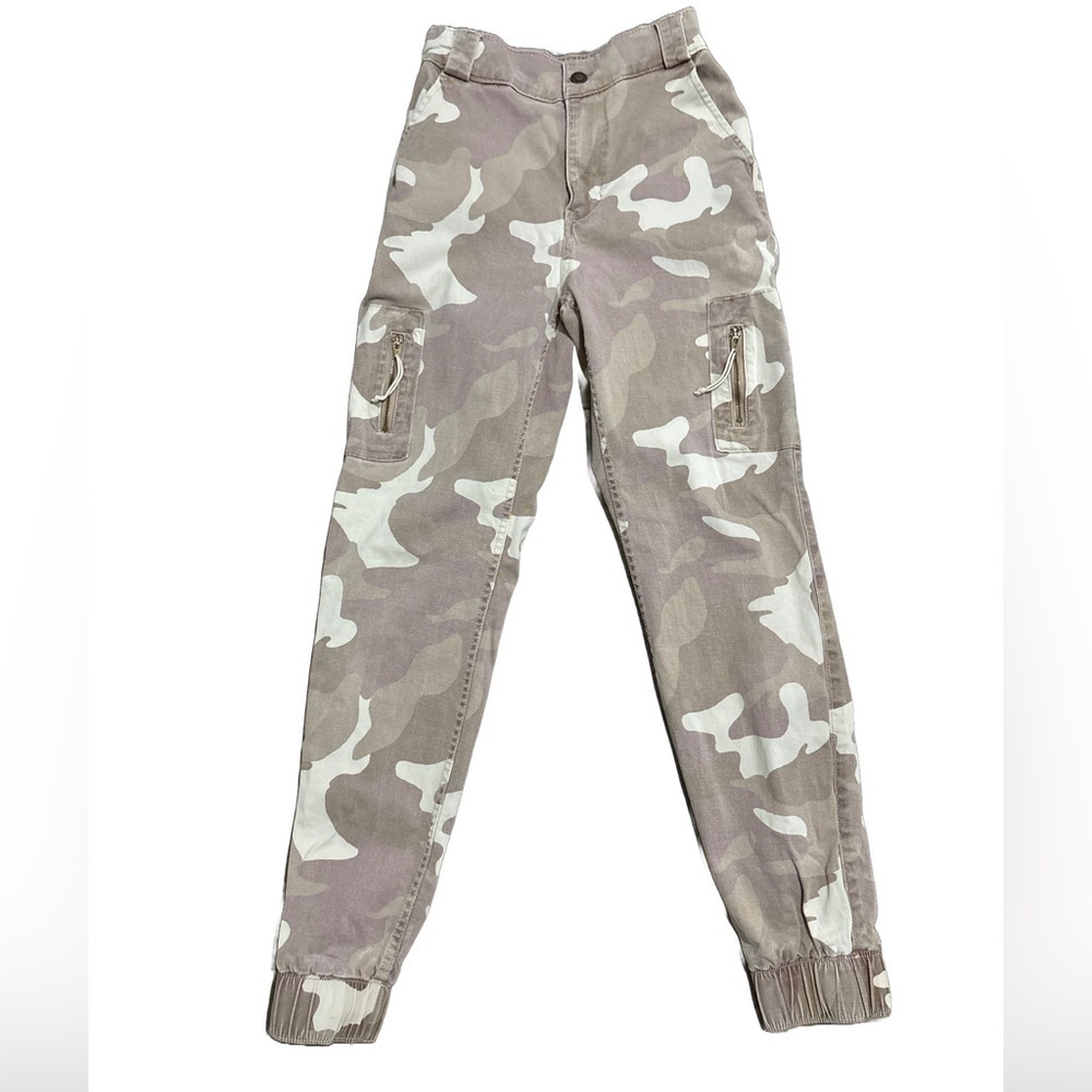 Hollister Ultra High-Rise Camo Jogger Pants. XS